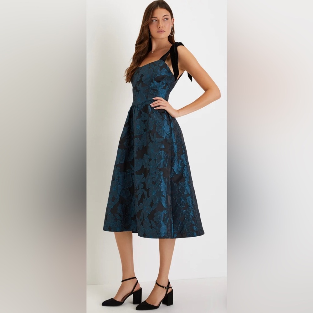 Lulus Beyond Graceful black floral velvet strap dress size M